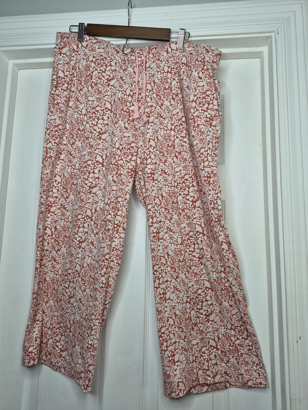 Lands' End Coral and White Floral Lounge Pants Large